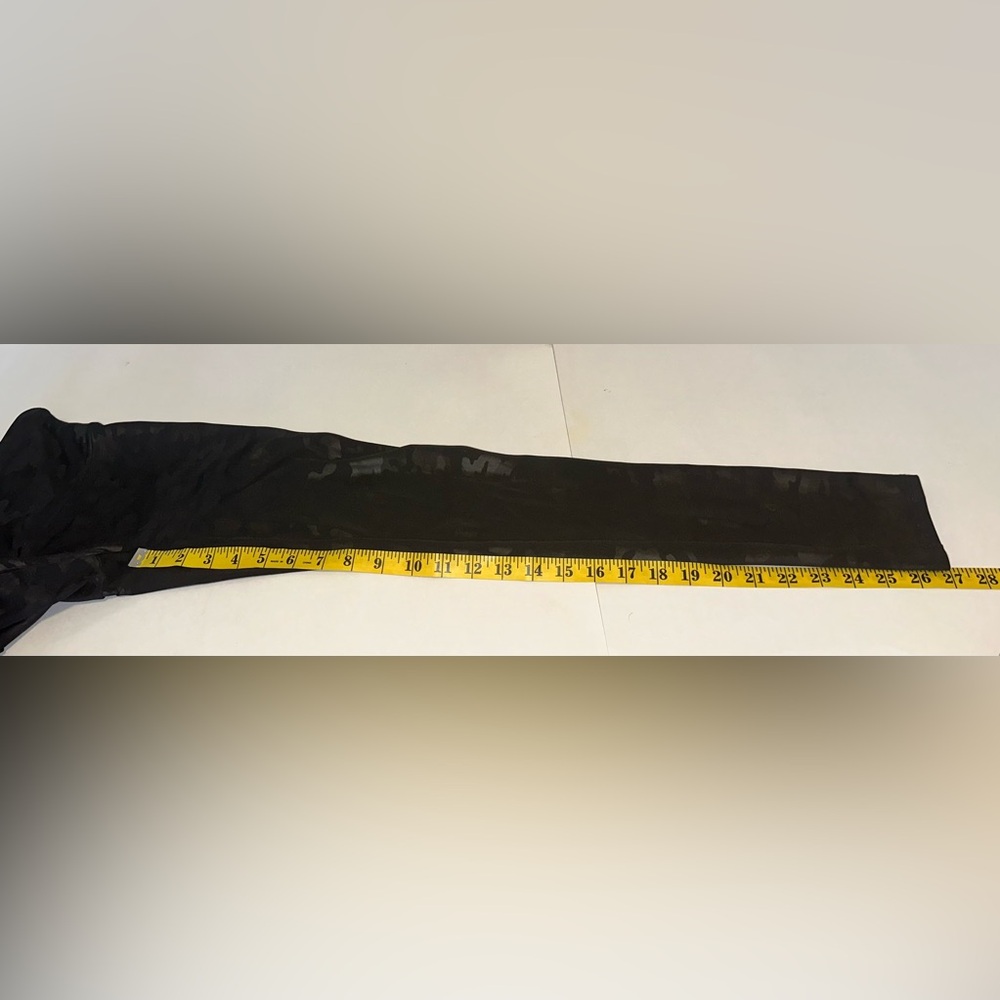 Spanx Faux Leather Leggings Black Camo Women’s Size Small Mid-Rise Skinny Slim - Picture 8 of 9